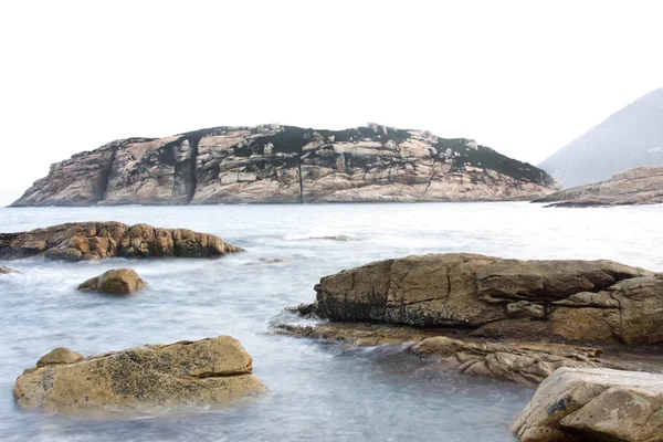 岩石海岸の背景 — ストック写真