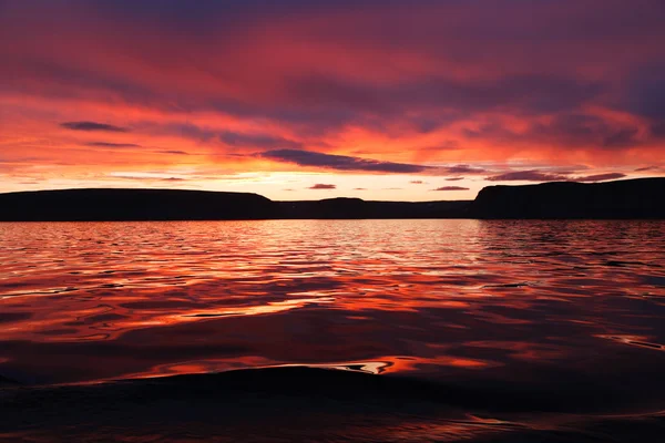 カナダ北極圏の信じられないほど夕日 — ストック写真