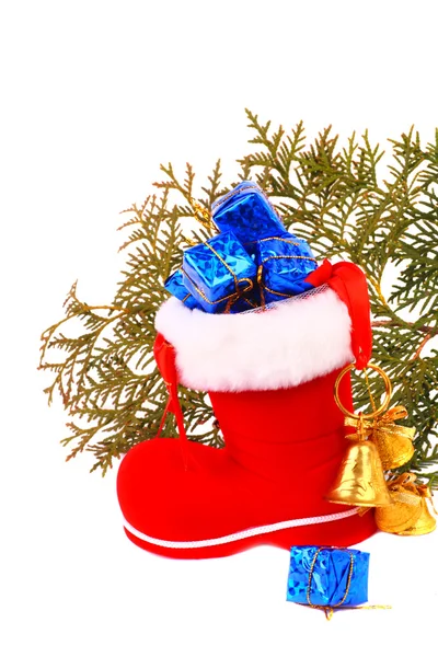 Bota de Navidad roja con regalos y campanas — Foto de Stock