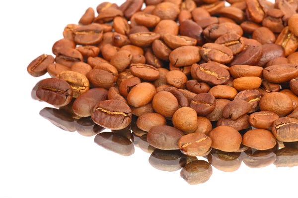 ミラー上のコーヒー豆 — ストック写真