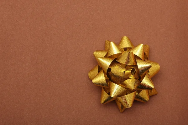 Gold bow gift — Stock Photo, Image