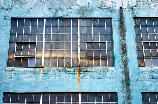Cena urbana, janelas grandes — Fotografia de Stock
