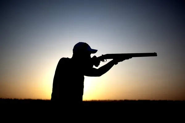 Disparos con una silueta de pistola —  Fotos de Stock
