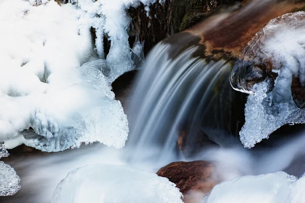 Riacho de inverno — Fotografia de Stock