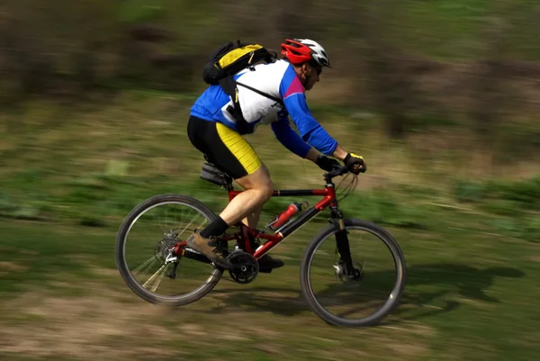 Speed Motion Mountainbiker — Stockfoto