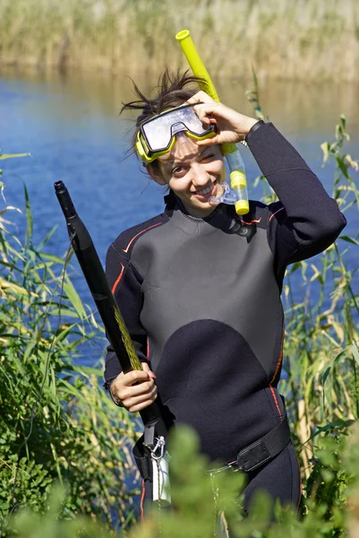 Immersioni subacquee ragazza sul lago — Foto Stock