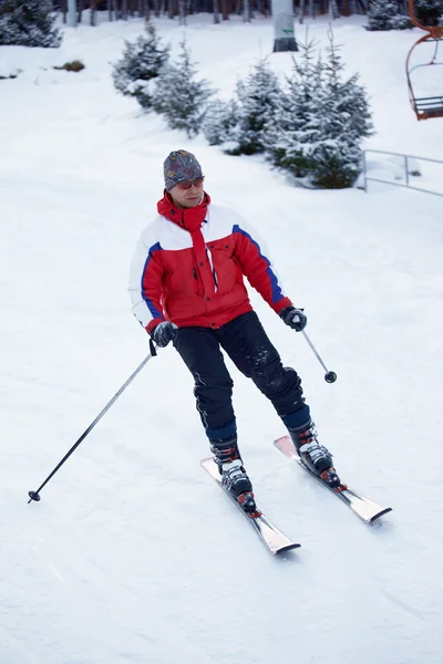 Rode skiër — Stockfoto