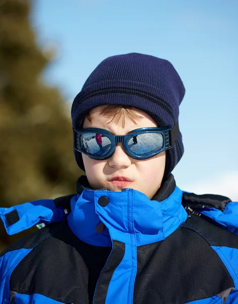 Retrato de un niño en gafas de esquí — Foto de Stock