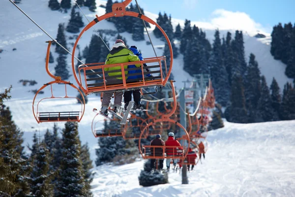 Asansör üzerinde dağ Kayak Merkezi — Stok fotoğraf