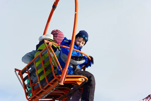 Junge im Skilift — Stockfoto