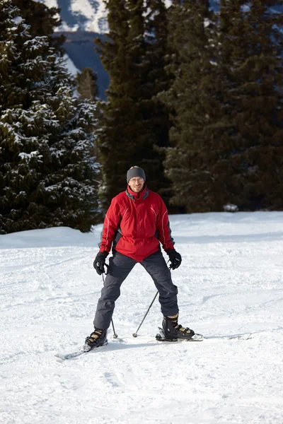 빨간 스키 — 스톡 사진
