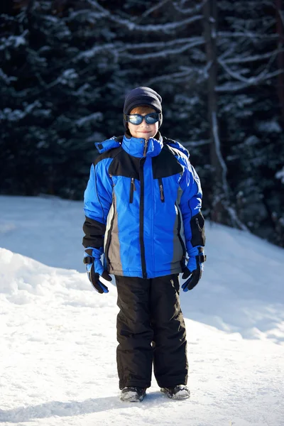 Προσωπογραφία αγοριού σε γυαλιά του σκι — Φωτογραφία Αρχείου