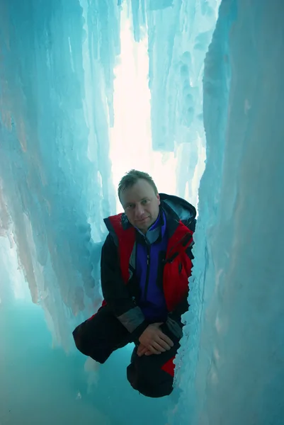Principal en gruta de hielo — Foto de Stock