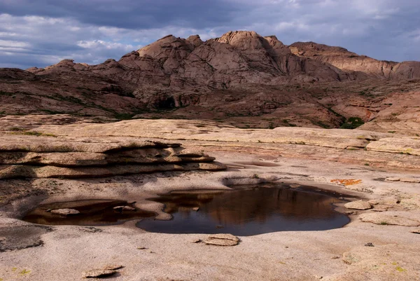 砂漠山の雷雨 — ストック写真