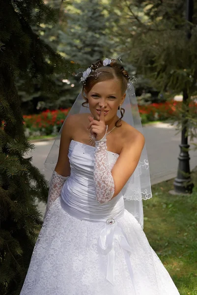Feliz noiva loira — Fotografia de Stock
