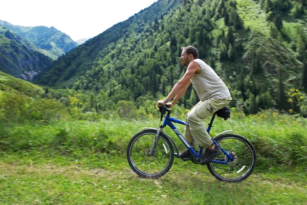 Dağ bisikleti turizm — Stok fotoğraf