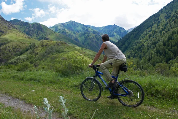 Mountain bike turismo — Fotografia de Stock