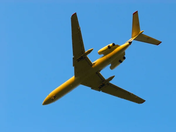 Vzlétne letadlo letadlo na západu slunce — Stock fotografie