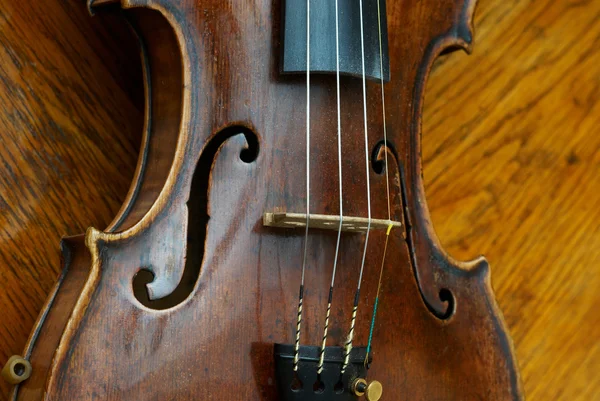 Primeros planos del violín viejo retro —  Fotos de Stock