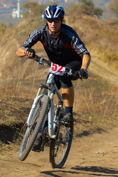 Appassionato di mountain bike racing — Foto Stock