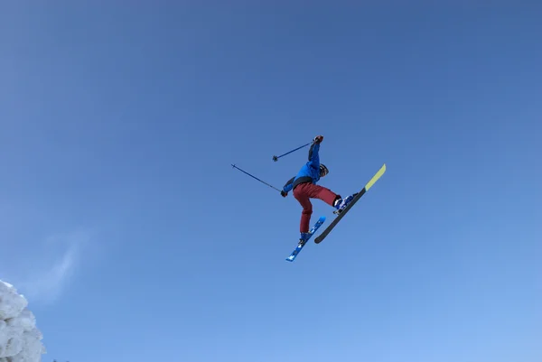 Extrémní lyžování letu — Stock fotografie