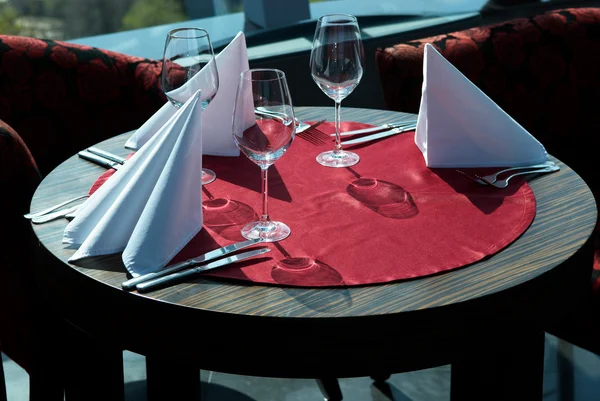 Litet bord i restaurangen — Stockfoto