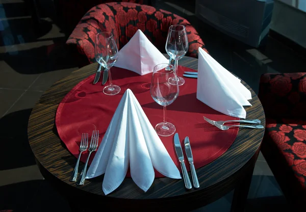 Litet bord i restaurangen — Stockfoto
