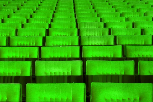 Assentos verdes da sala de concertos . — Fotografia de Stock