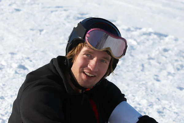 Snowboardåkare i hjälm porträtt — Stockfoto