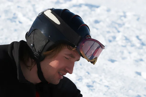 Snowboardåkare i hjälm porträtt — Stockfoto