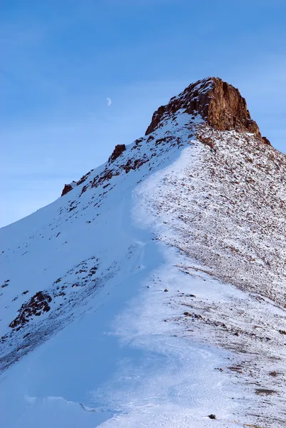 산의 정상과 문 — 스톡 사진