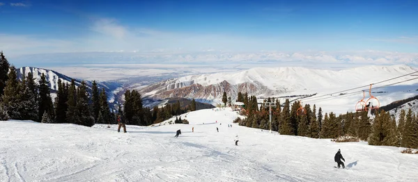 Panorama ośrodek narciarski — Zdjęcie stockowe