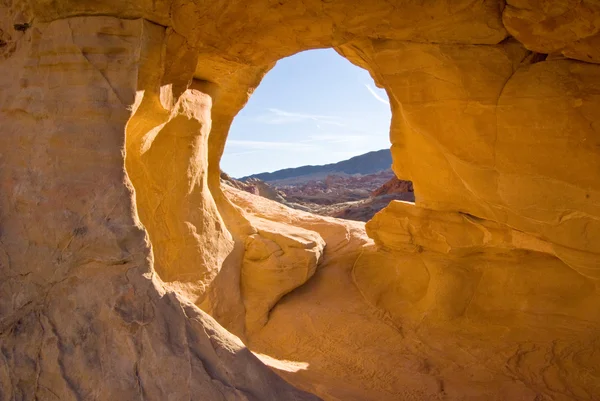 Keyhole Rock in Desert — Stock Photo, Image