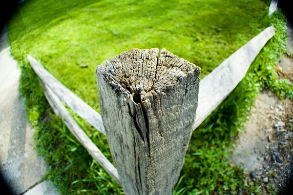 Poste de cerca de madeira — Fotografia de Stock