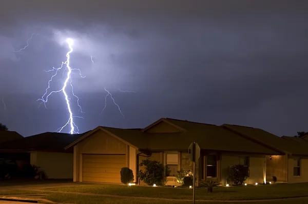 Lightning strike at night — Stock Photo, Image