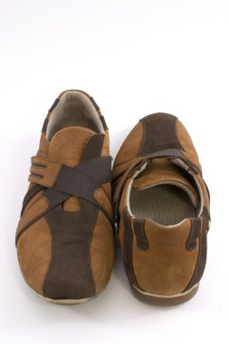 modern izole kahverengi spor ayakkabıları