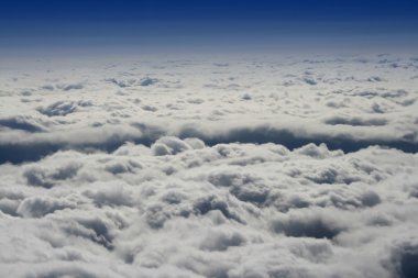 Uçaktan gelen bulutlar