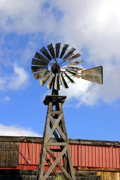 Kincir angin kayu tua — Stok Foto
