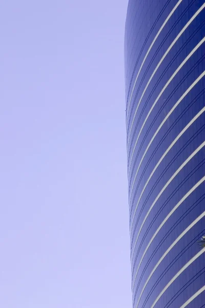 明確な空と高層ビル — ストック写真
