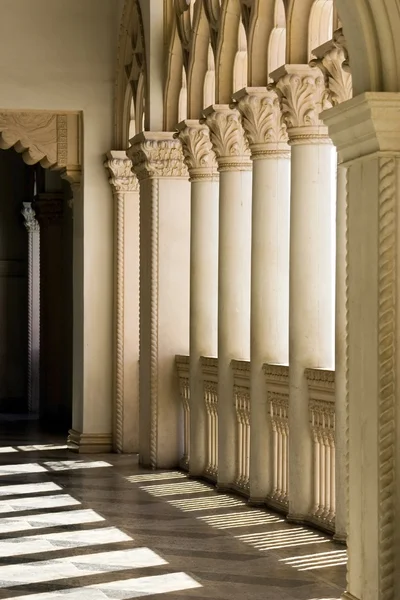 Венеціанські балкон стовпці та арки — стокове фото