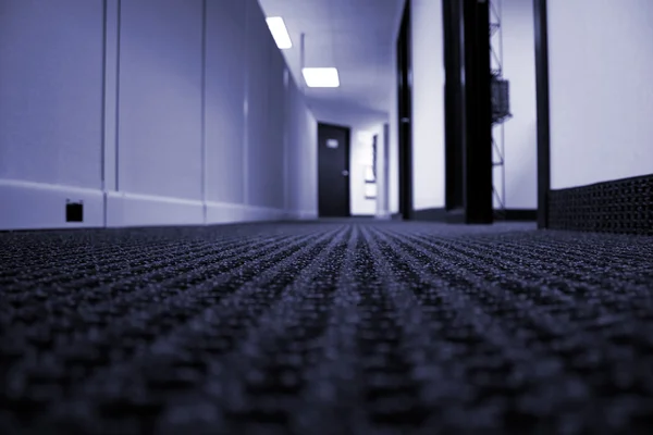 Biuro korytarzu - niebieski sygnał — Zdjęcie stockowe
