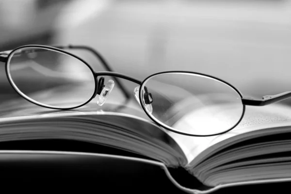 Svart och vitt - glasögon — Stockfoto
