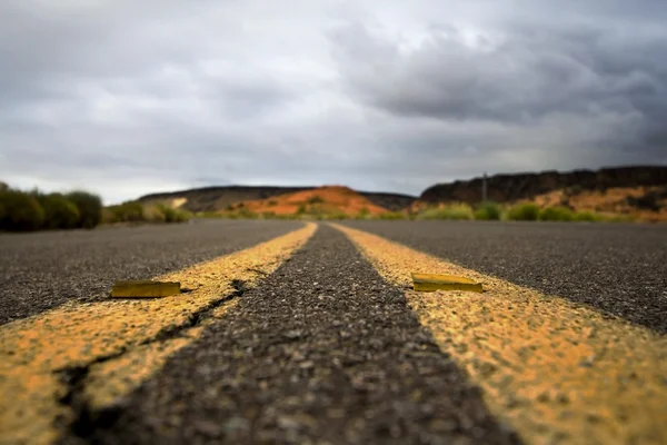Close up on a road in Snow Canyon Park — Stock Photo, Image