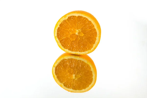 Orange på en spegel — Stockfoto