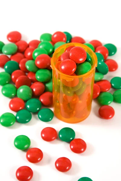 Garrafa de remédio cheia de doces — Fotografia de Stock