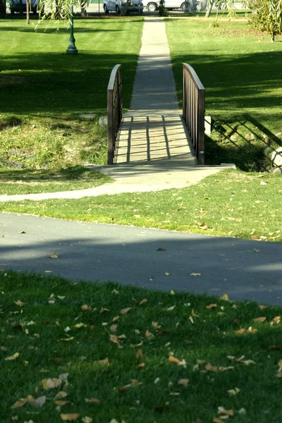 Wooden Bridge in the Park — Stock Photo, Image