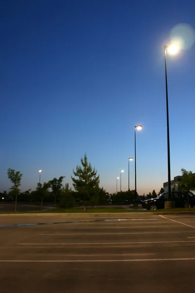 Рассвет на бизнес-парковке — стоковое фото