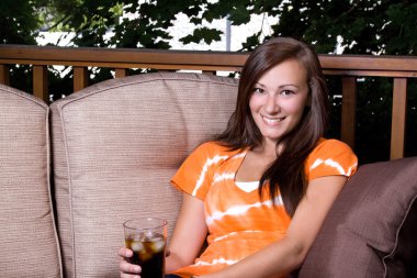 güzel kız soda içme