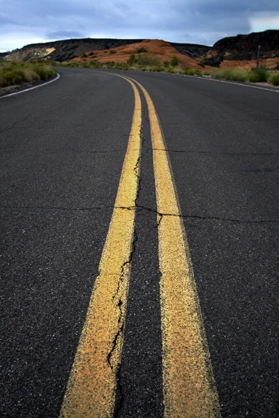 Fechar numa estrada — Fotografia de Stock