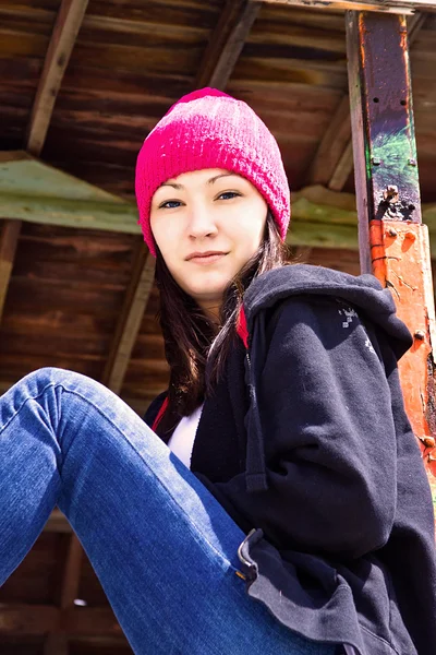 Hermosa adolescente con sombrero —  Fotos de Stock